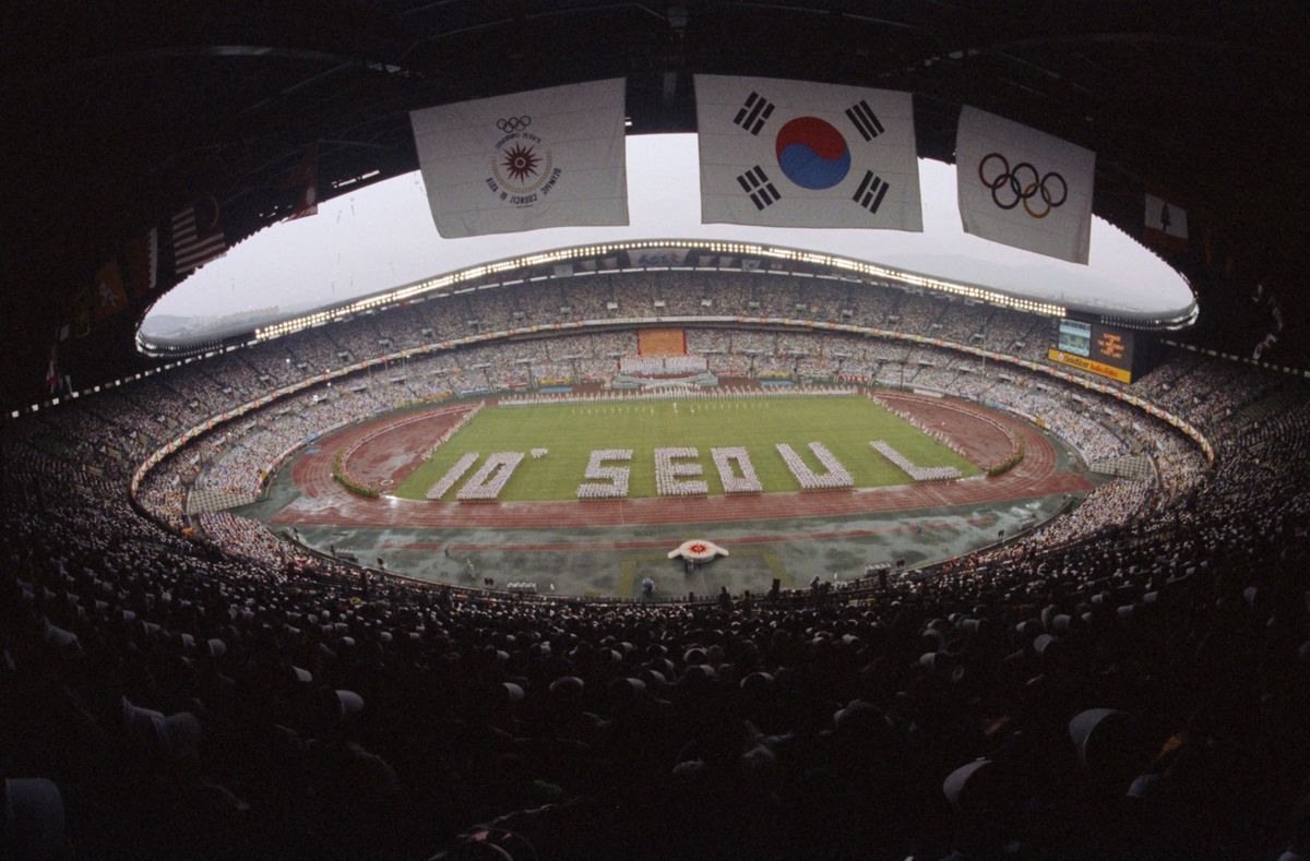 Lễ khai mạc Olympics mùa hè năm 1988. Ảnh: AP.