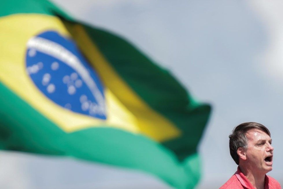 Tổng thống Brazil Jair Bolsonaro trong cuộc m&iacute;t-ting ng&agrave;y 19/4/2020. Ảnh: Reuters.