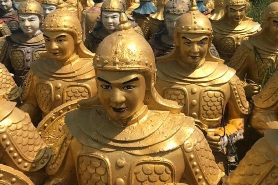 Hình ảnh "đội quân đất nung" bị buộc di dời ở Đà Lạt. Ảnh: Báo Lao Động.