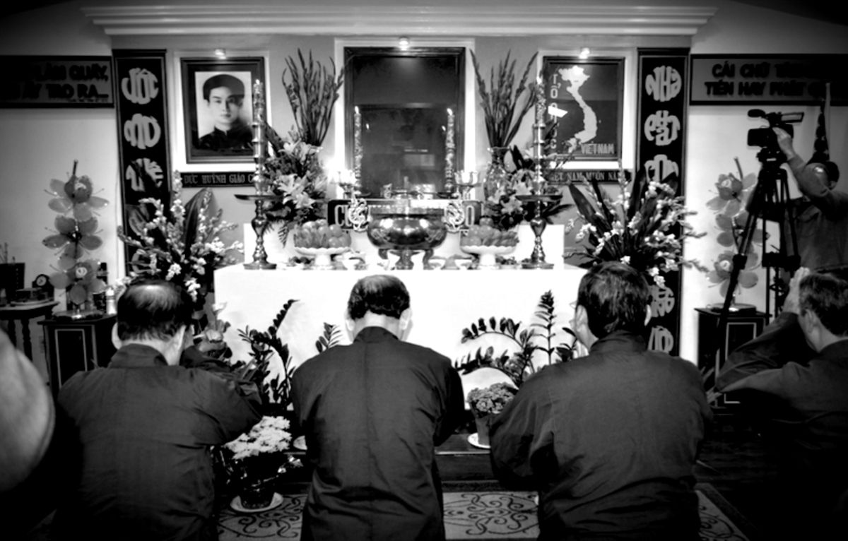 Quang cảnh làm lễ của các tín đồ Phật giáo Hoà Hảo tại Hội Quán PGHH, Santa Ana, California, Mỹ. Ảnh: hoahao.org.