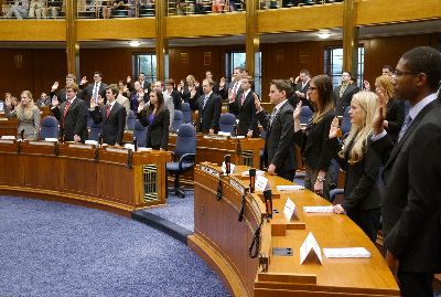 Một buổi lễ tuyên thệ gia nhập luật sư đoàn tiểu bang North Dakota, Mỹ, tháng 9/2013. Ảnh: ndcourts.gov.