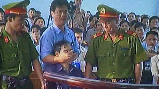 Linh mục Nguyễn Văn Lý bị bịt miệng trong phiên tòa ngày 30/3/2007