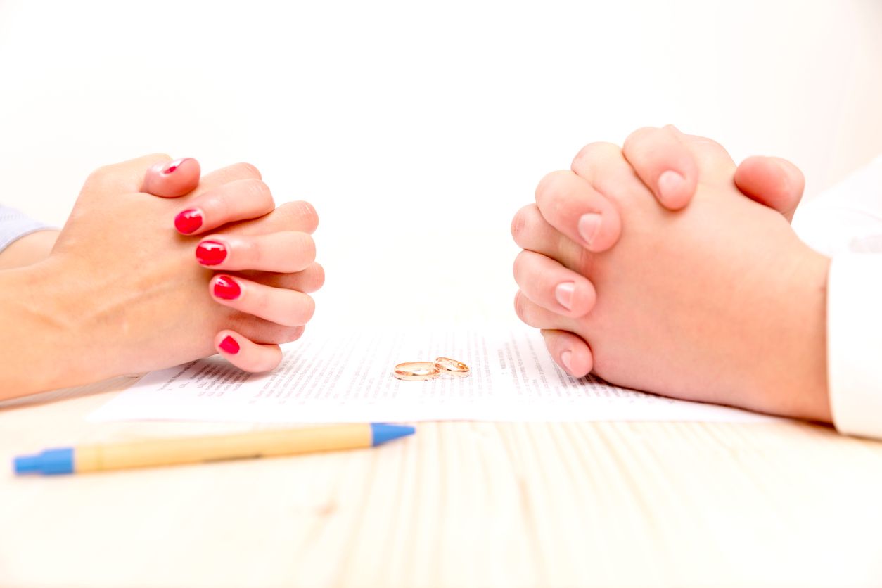 Hợp đồng tiền hôn nhân giúp giảm thiểu tranh chấp? Ảnh: iStock.