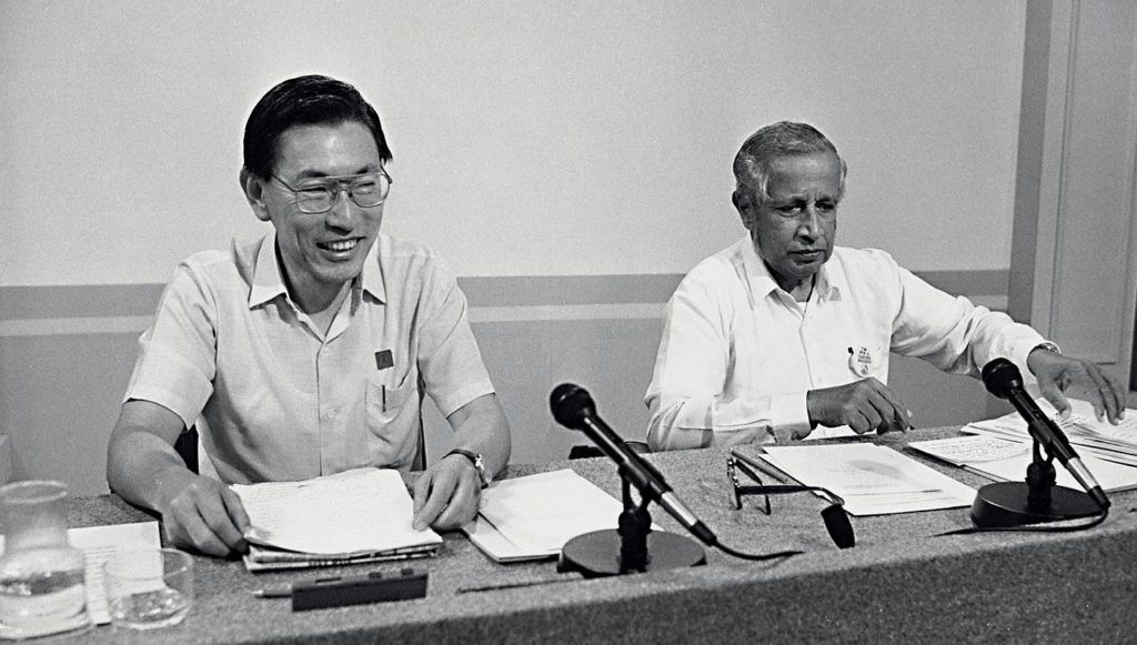 &Ocirc;ng Chi&ecirc;m Thời Trung v&agrave; J.B Jeyaretnam. Ảnh: wakeupsg.com.