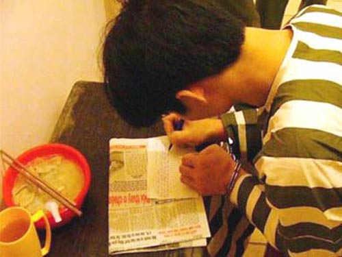 Tử tù trước giờ hành quyết. Nguồn ảnh: Người Lao Động.