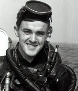 &Ocirc;ng Bob Kerrey khi c&ograve;n phục vụ trong lực lượng biệt k&iacute;ch SEAL thời kỳ chiến tranh Việt Nam. Nguồn: Politico