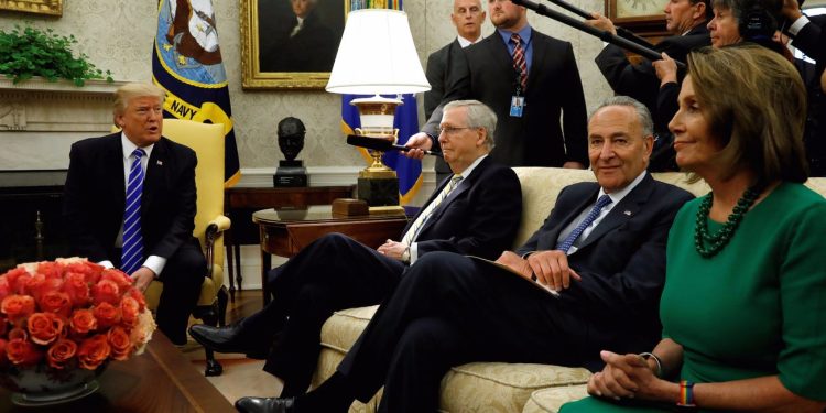 Tổng thống Mỹ Donald Trump và các lãnh đạo lưỡng đảng ở Quốc hội Mỹ. Ảnh: Reuters.