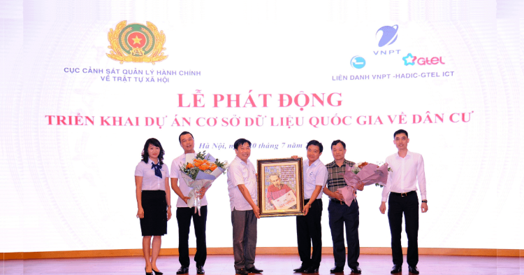 Lễ phát động triển khai dự án Cơ sở dữ liệu quốc gia về dân cư. Ảnh: ICT News.