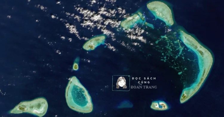 Ảnh vệ tinh chụp nhóm Trăng Khuyết (Crescent Group, thuộc quần đảo Hoàng Sa. Nguồn: USGS/NASA Landsat /Orbital Horizon/Gallo Images/Getty Images.