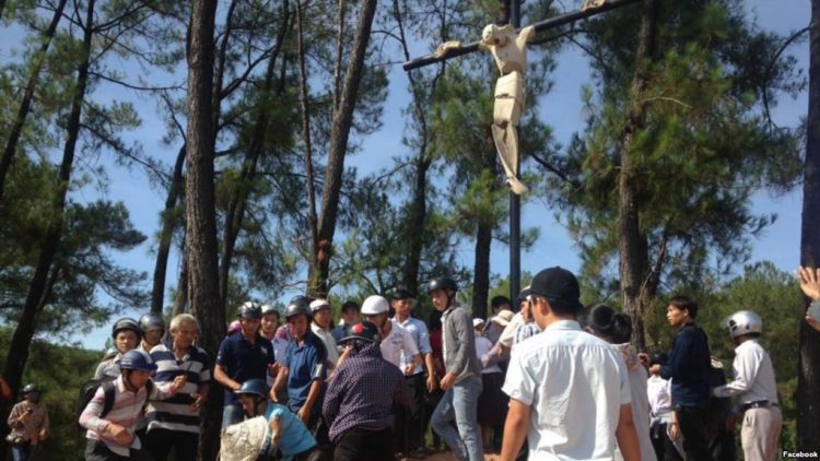 Một cuộc xung đột liên quan đến tranh chấp đất tại Đan viện Thiên An năm 2017. Ảnh: Đan viện Thiên An.