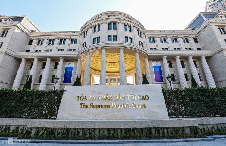 Tên dịch sang tiếng Anh “The Supreme People’s Court” của Tòa án Nhân dân Tối cao là không phù hợp. Ảnh: VNExpress.