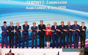 Trung Quốc gia nhập SEANWFZ: ASEAN được gì và lo gì? Các đại biểu tại cuộc họp của Ủy ban SEANWFZ. Nguồn ảnh: Bernama.