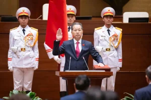 Chánh án Tòa án Nhân dân tối cao Nguyễn Văn Quảng tuyên thệ nhậm chức, ngày 10/11/2025. Ảnh: Phạm Thắng/VGP News.