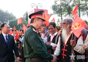 Đại tướng Nguyễn Trọng Nghĩa gặp các lãnh đạo cộng đồng ở Tây Nguyên ngày 29/12/2025. Ảnh: Báo Quân đội Nhân dân.