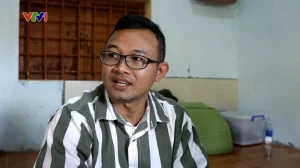 Ông Y Quỳnh B'đăp thú tội trên sóng VTV ngày 29/12/2025. Ảnh: Chụp màn hình.