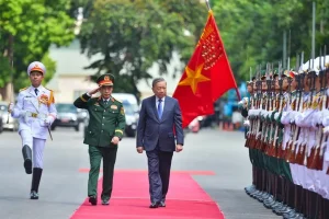 Tổng Bí thư Đảng Cộng sản Tô Lâm và Bộ trưởng Quốc phòng Phan Văn Giang, ngày 24/9/2025. Ảnh: Báo điện tử Chính phủ.