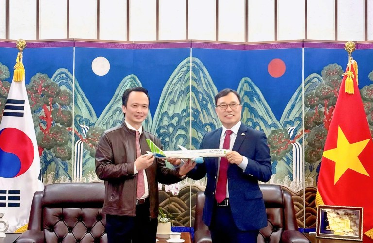 Ông Trịnh Văn Quyết bất ngờ xuất hiện ở Đại sứ quán Hàn Quốc tại Việt Nam vào ngày 26/1. Ảnh: FLC.