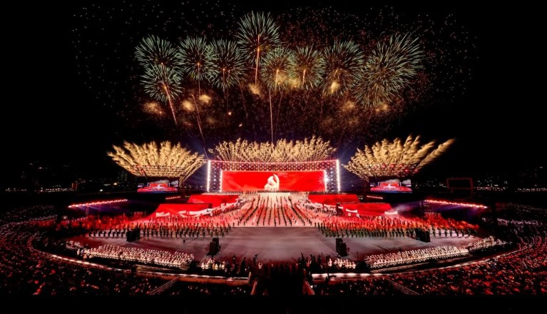 Pháo hoa mừng Đại hội 14 tổ chức thành công được cho là màn pháo hoa lớn nhất lịch sử từng được tổ chức ở Hà Nội. Nguồn ảnh: Sun Group.