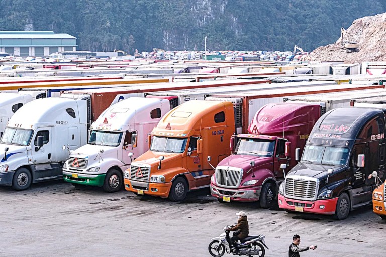 Ùn tắc container tại biên giới Việt Nam - Trung Quốc, năm 2023. Ảnh minh họa. Nguồn ảnh: Nam Trần/Báo Tuổi Trẻ.