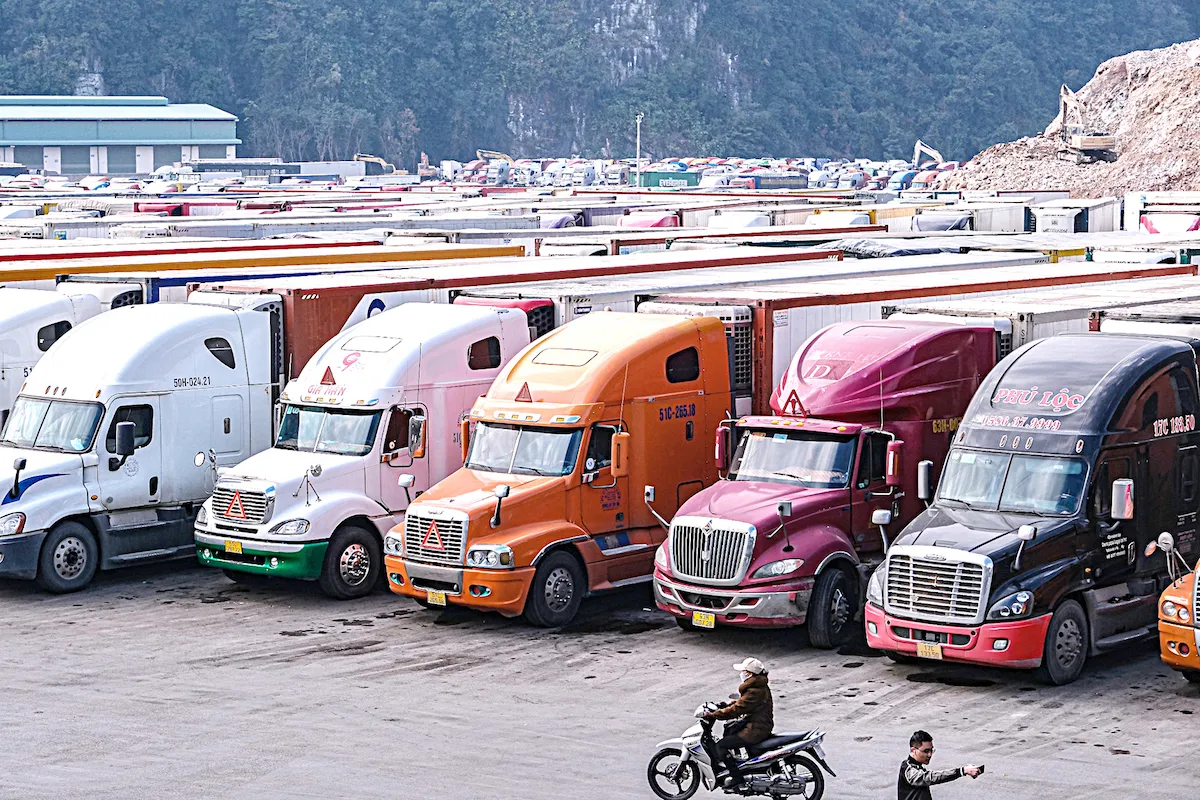 Ùn tắc container tại biên giới Việt Nam - Trung Quốc, năm 2023. Ảnh minh họa. Nguồn ảnh: Nam Trần/Báo Tuổi Trẻ.