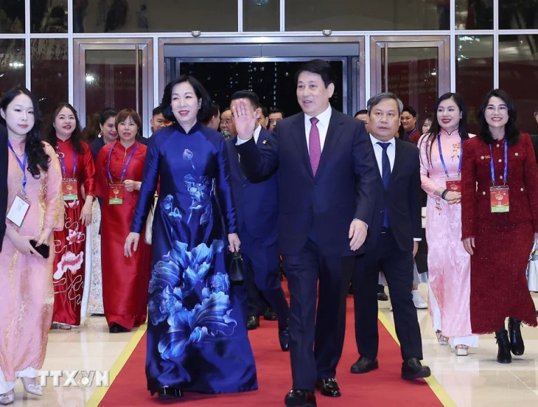 Chủ tịch nước Lương Cường và phu nhân dự chương trình Xuân Quê hương 2026. Ảnh: An Đăng/TTXVN.